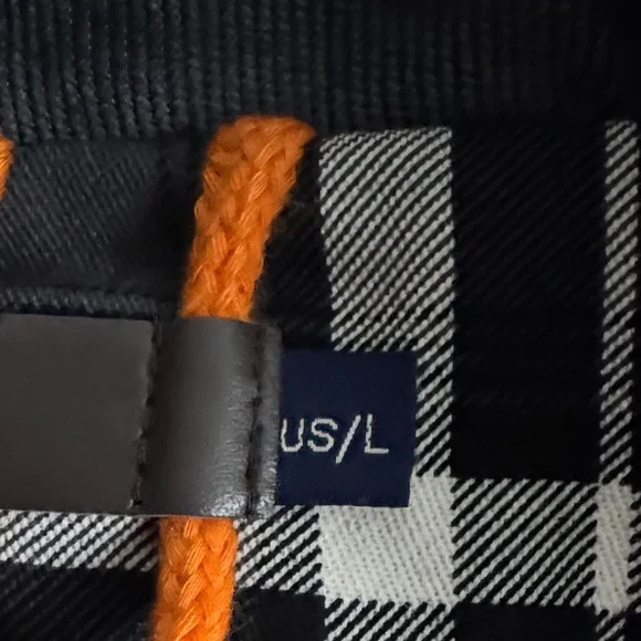 Men's Black and Tan Plaid Heavy Jacket - Picture 2 of 2